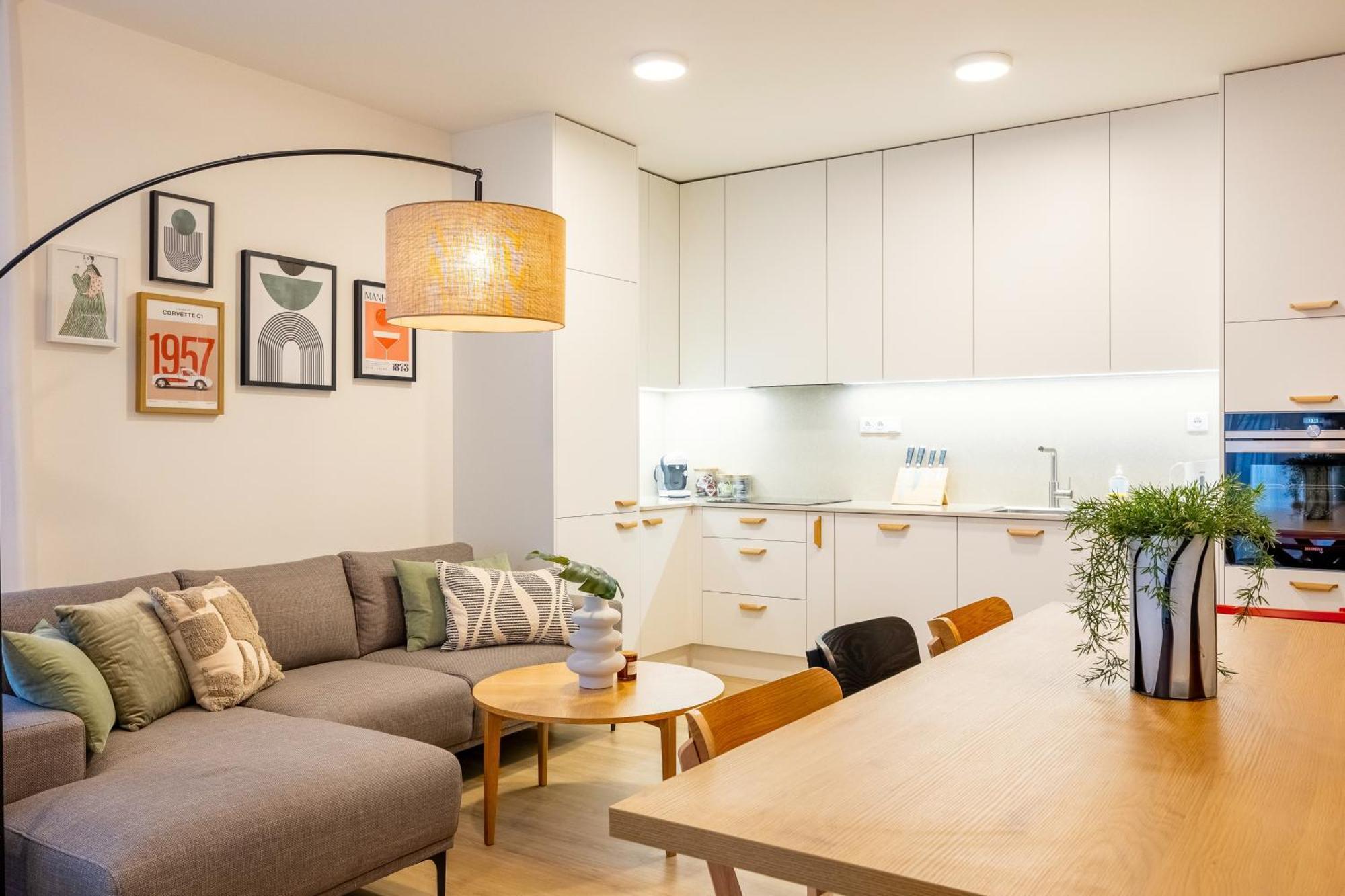 Spacious 3br - 2 Parking Spots, Full Kitchen, By Gravity Appartement Praag