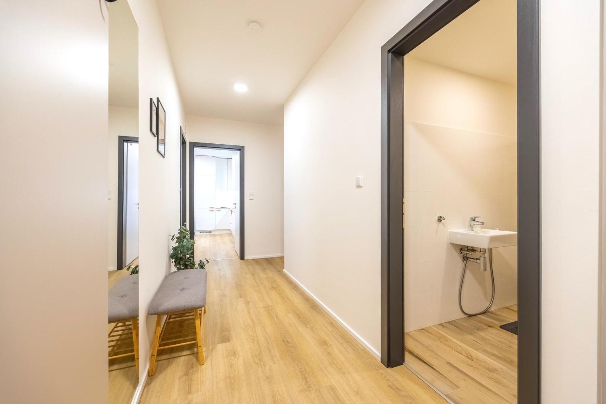 Spacious 3br - 2 Parking Spots, Full Kitchen, By Gravity Appartement
