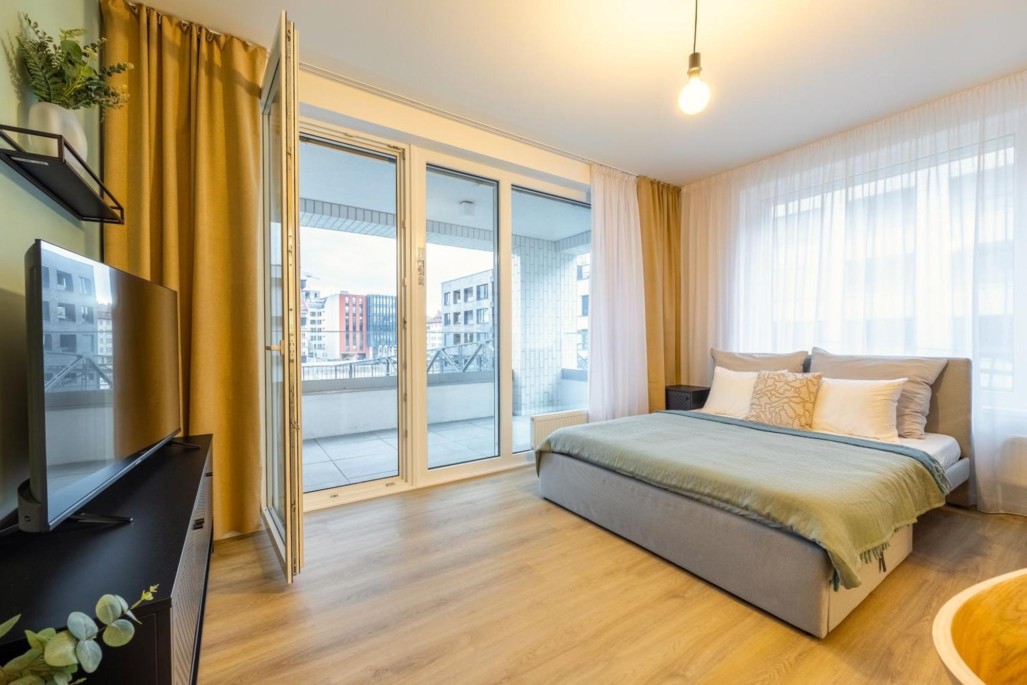 Spacious 3br - 2 Parking Spots, Full Kitchen, By Gravity * Praag
