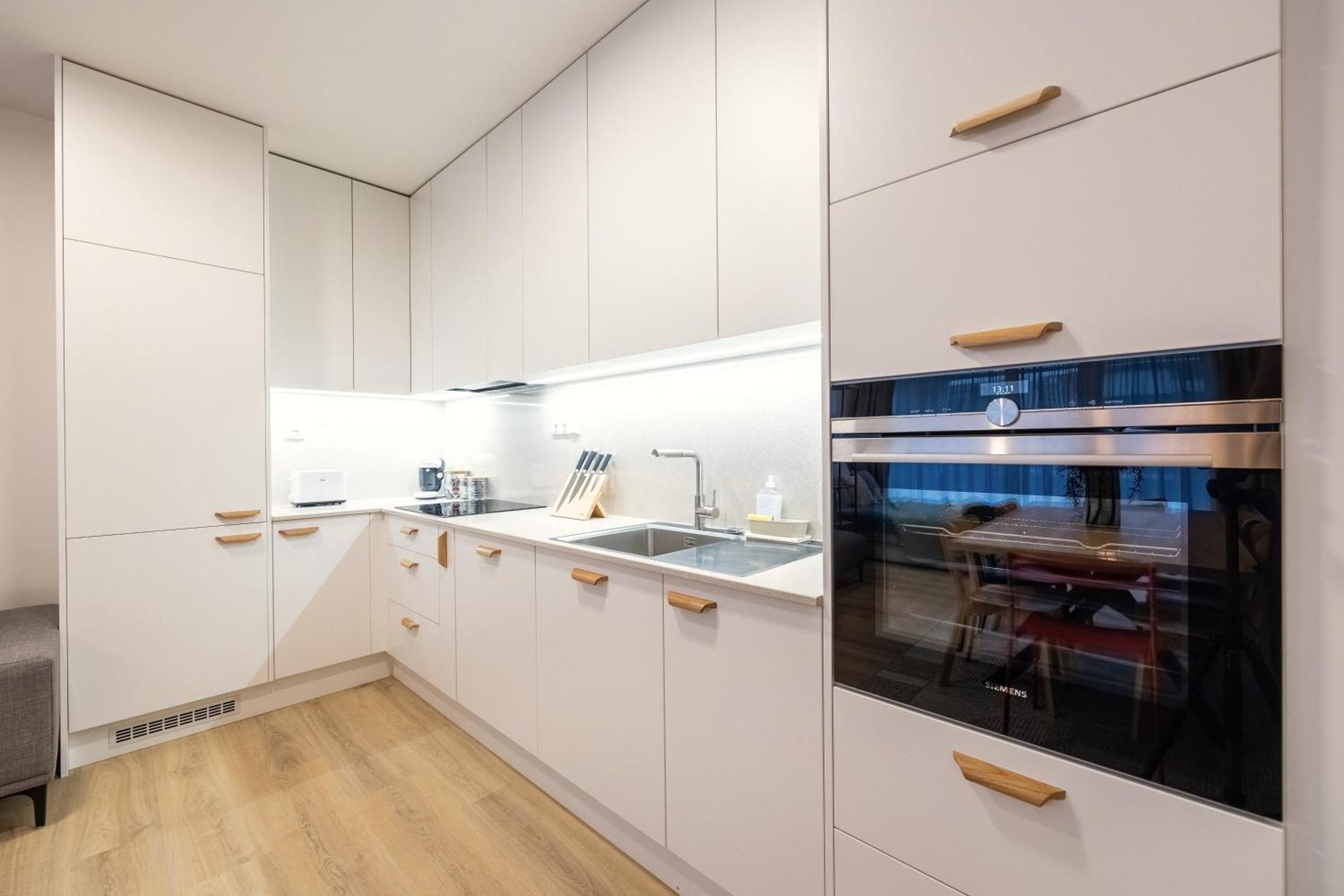 Spacious 3br - 2 Parking Spots, Full Kitchen, By Gravity Appartement Praag
