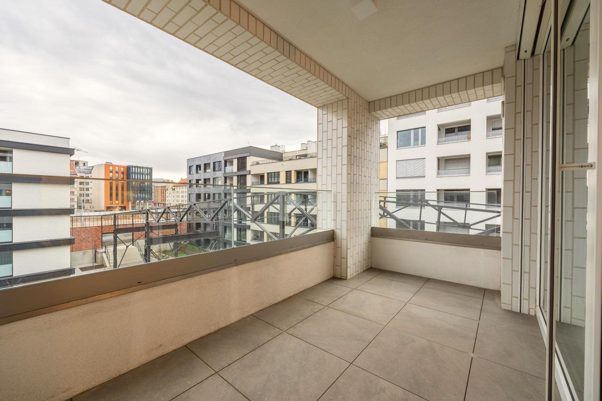 Appartement Spacious 3br - 2 Parking Spots, Full Kitchen, By Gravity Praag