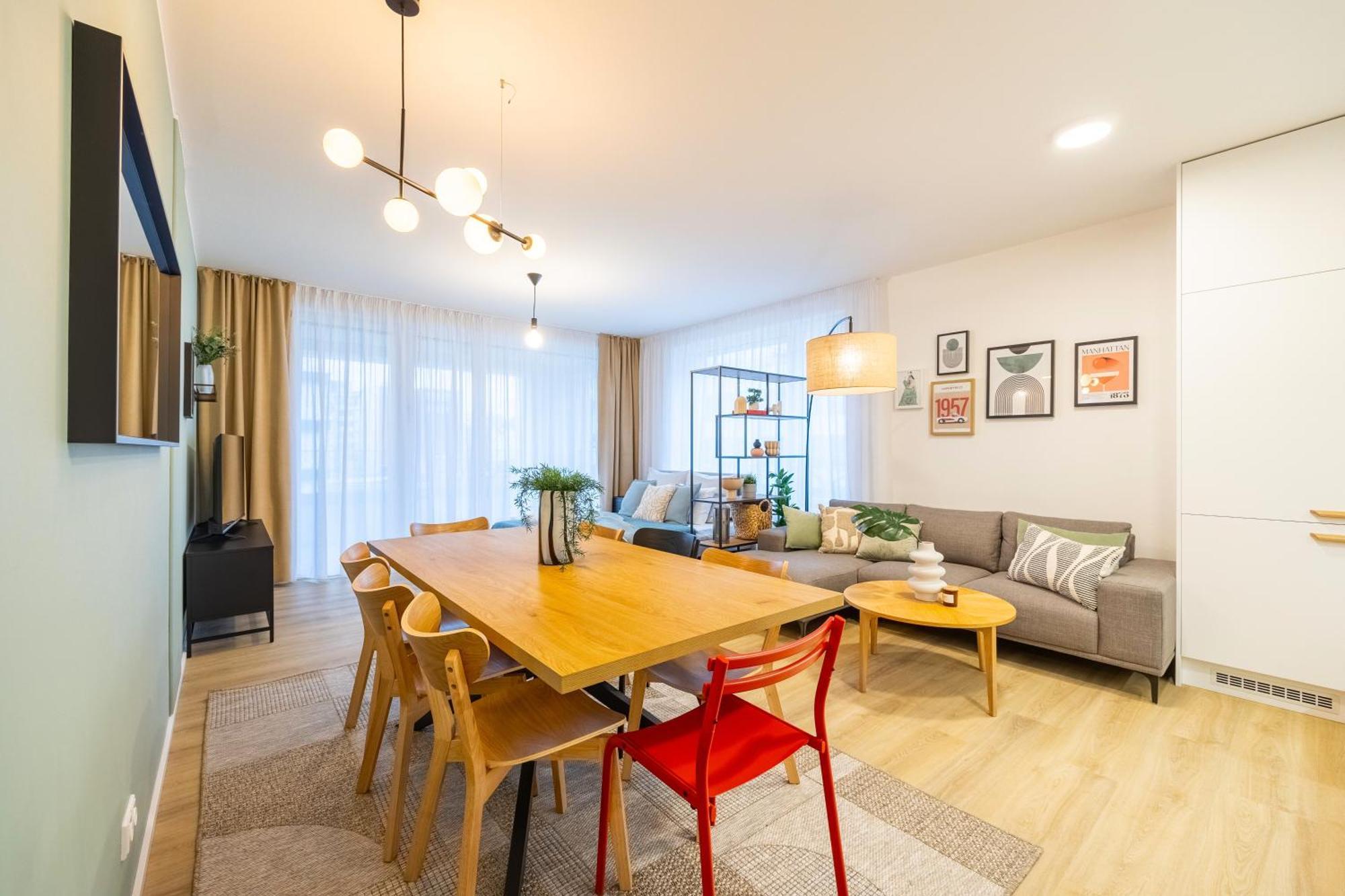 Spacious 3br - 2 Parking Spots, Full Kitchen, By Gravity Appartement