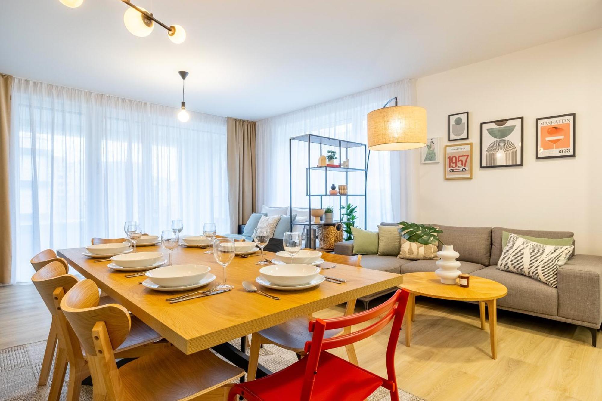 Appartement Spacious 3br - 2 Parking Spots, Full Kitchen, By Gravity Praag