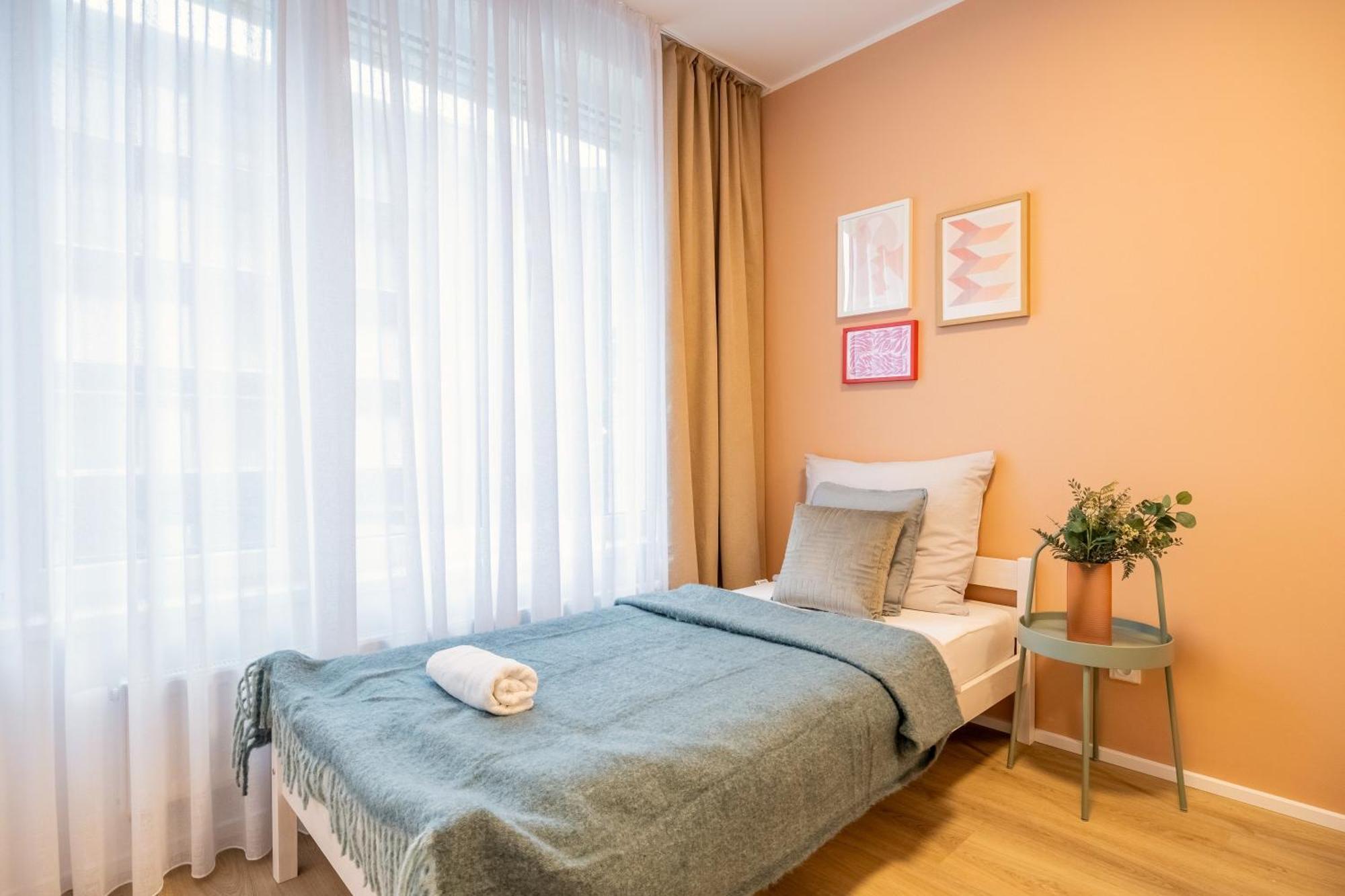 Spacious 3br - 2 Parking Spots, Full Kitchen, By Gravity Appartement