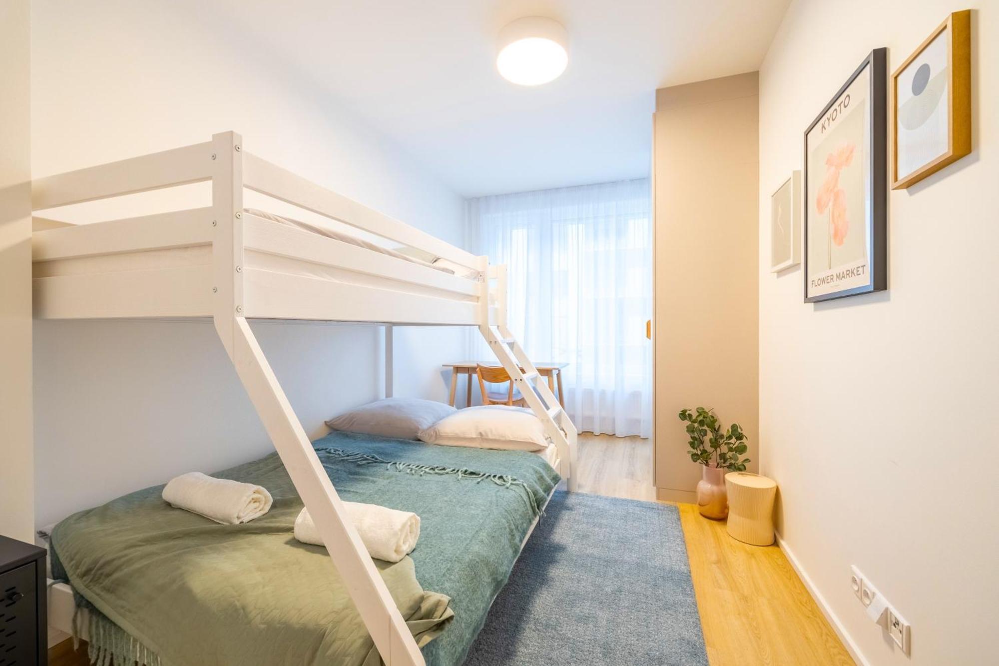 Spacious 3br - 2 Parking Spots, Full Kitchen, By Gravity Appartement