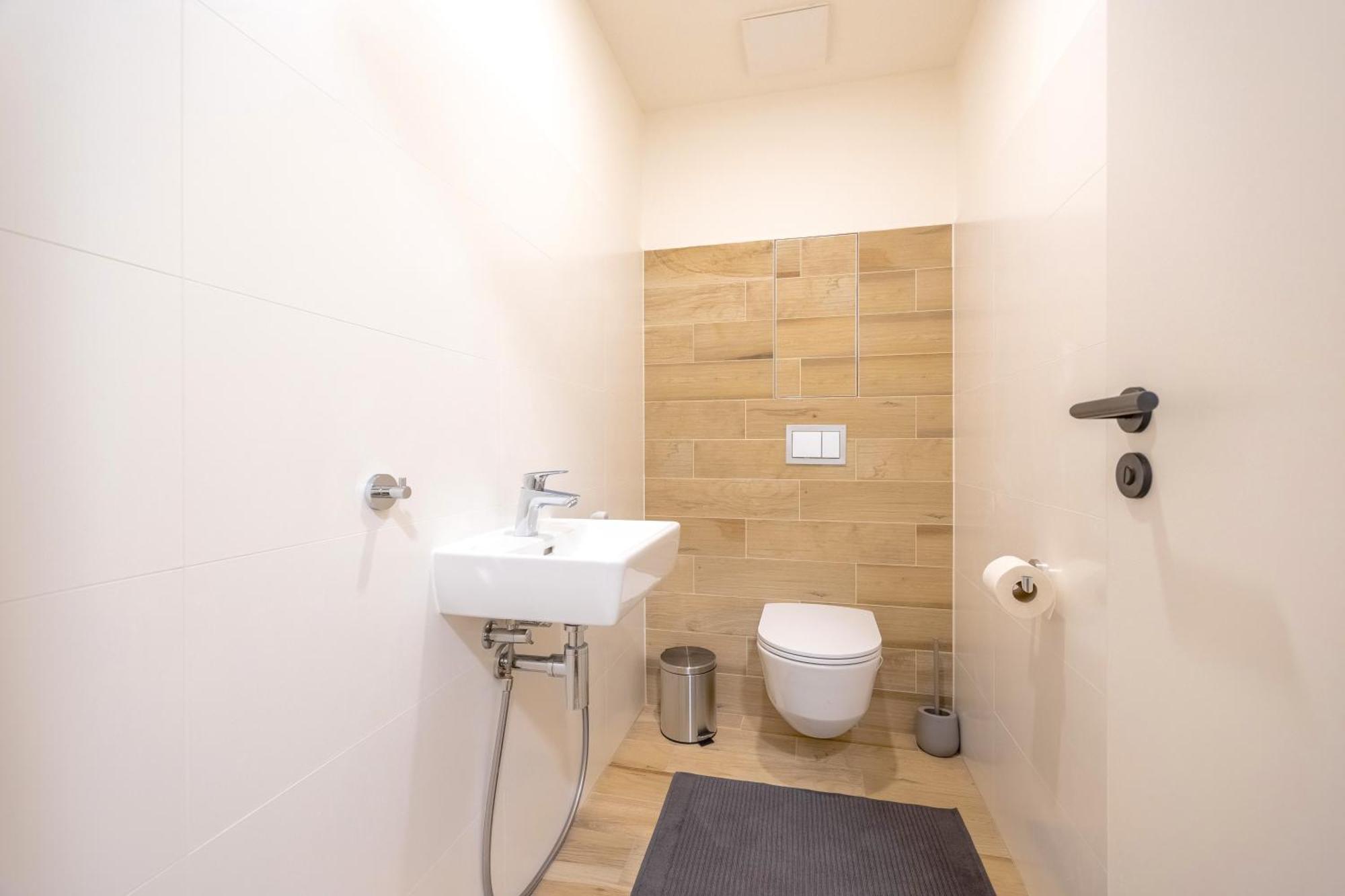 Spacious 3br - 2 Parking Spots, Full Kitchen, By Gravity * Praag