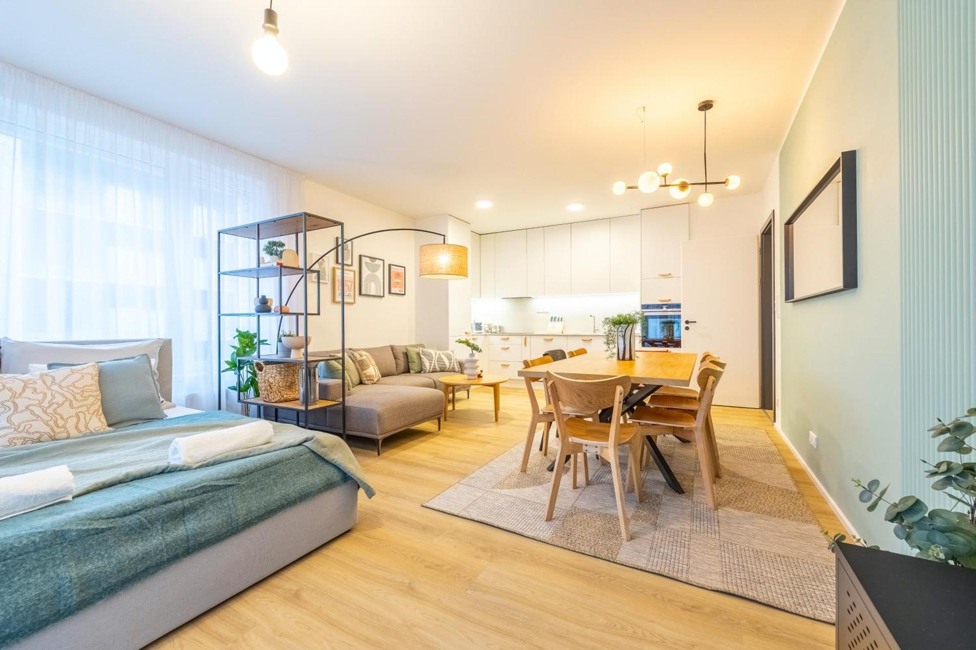 Spacious 3br - 2 Parking Spots, Full Kitchen, By Gravity Apartmán