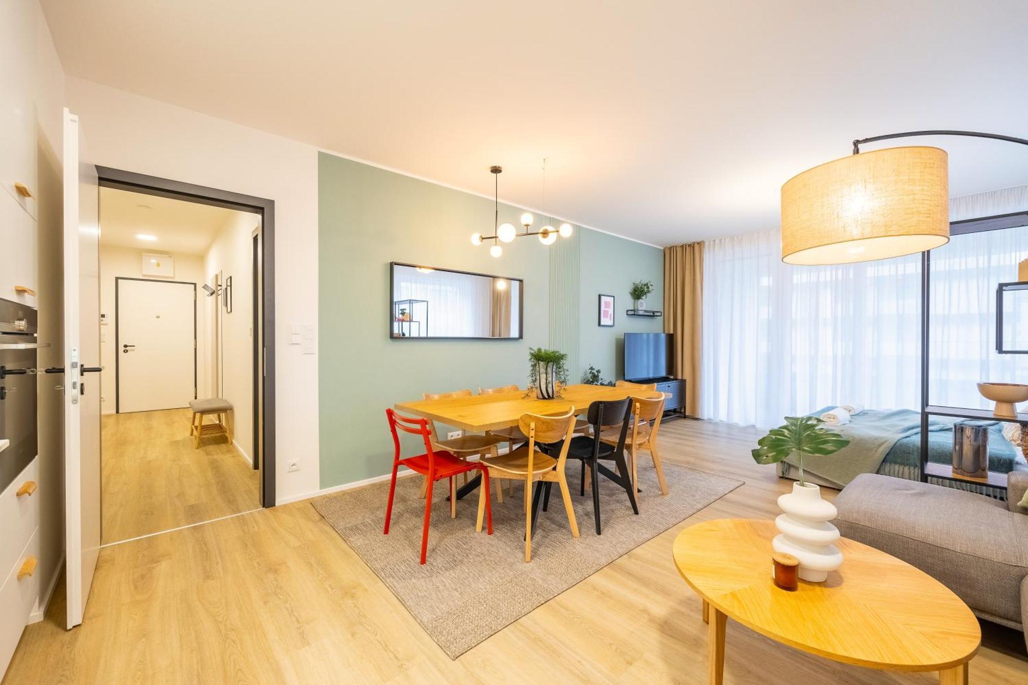 Spacious 3br - 2 Parking Spots, Full Kitchen, By Gravity Apartmán Praha