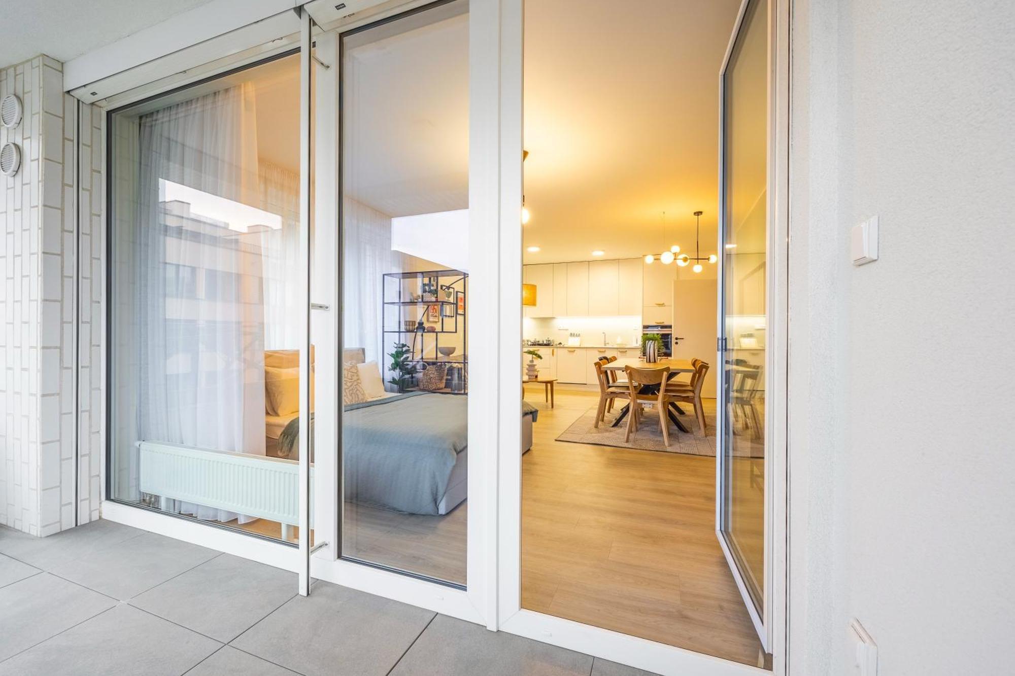 Spacious 3br - 2 Parking Spots, Full Kitchen, By Gravity Apartmán